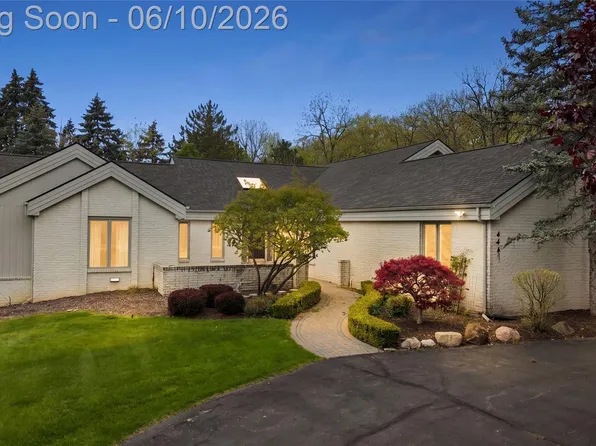 4461 Cherry Hill Dr, Orchard Lake, MI 48323