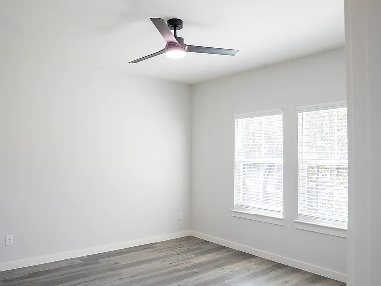 716 E Chestnut St — Photo 11