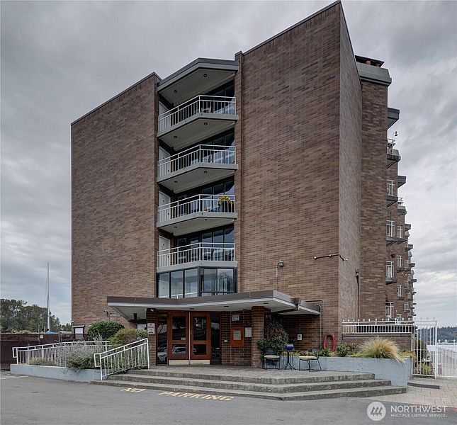 5th image of 9500 Rainier Avenue S #311