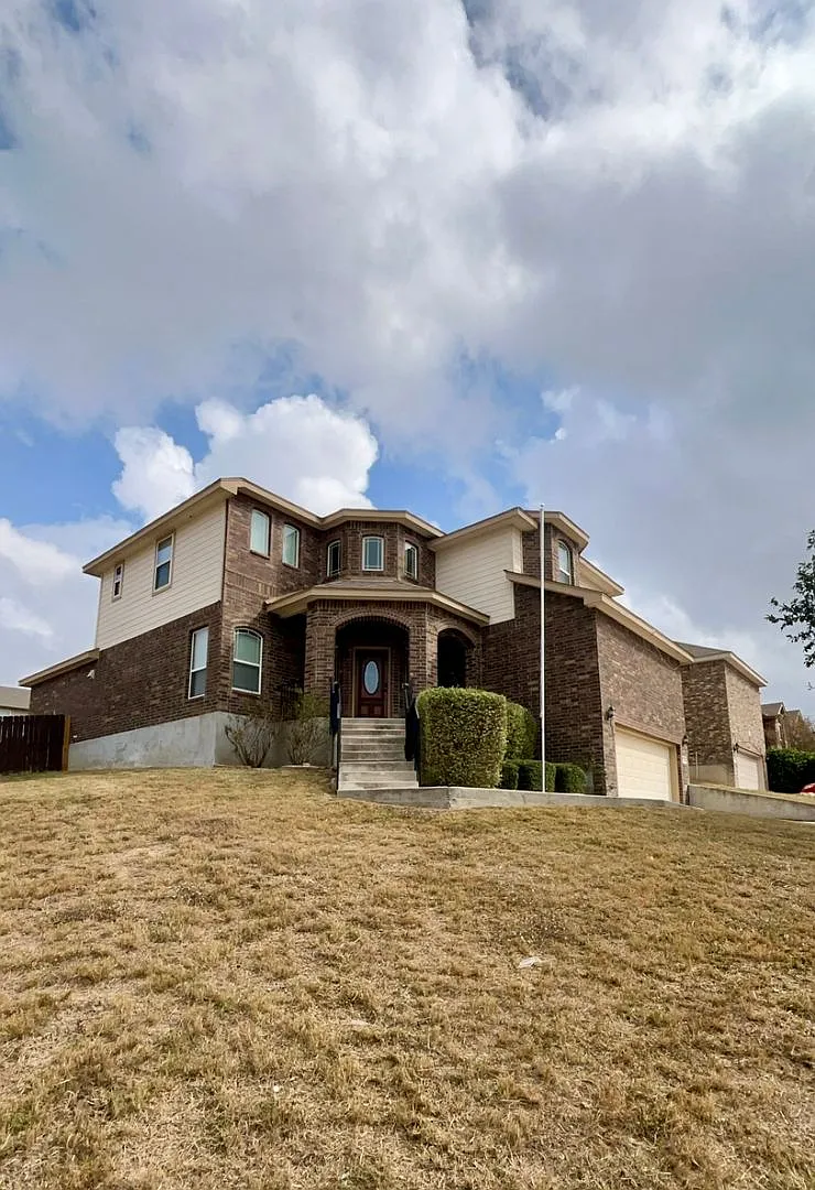 *Spacious 5 Bedroom, 3.5 Bath Home in Northeast San Antonio* minutes from Randolph AFB and Ikea!! — Photo 1