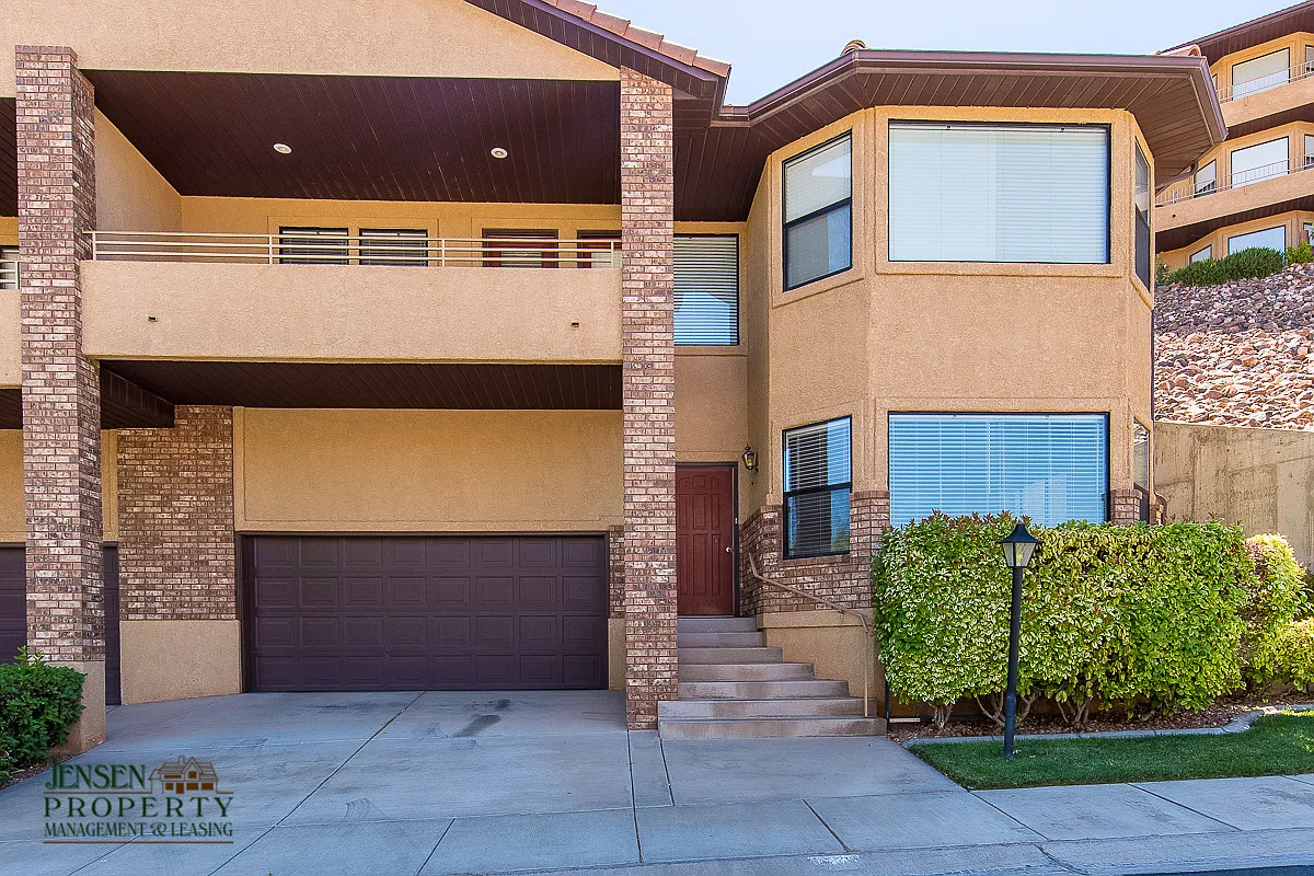 Two Bedroom Plus Home in the Ridge — Photo 1