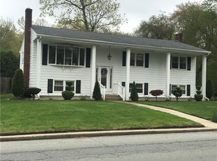 56 S Comstock Pkwy, Cranston, RI 02921