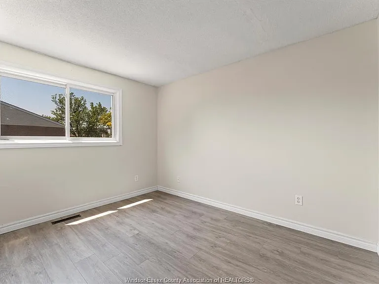 272 Victoria St S #40 — Photo 6