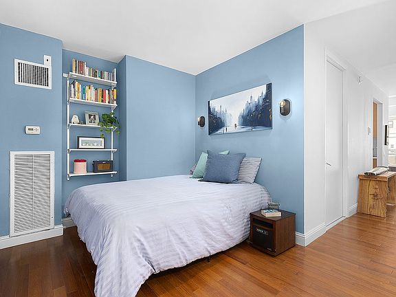 2nd image of 88 Greenwich St APT 613