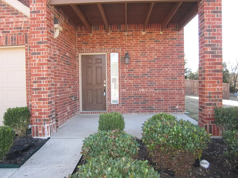 1100 Arthurs Ct — Photo 2