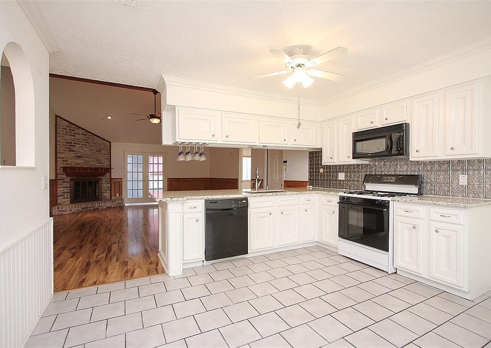 1st image of 16111 Little Cypress Ln
