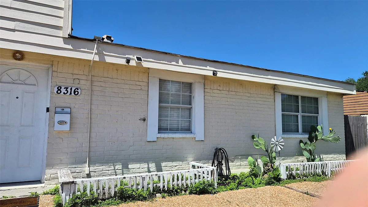Building Photo - 8316 Beechnut St