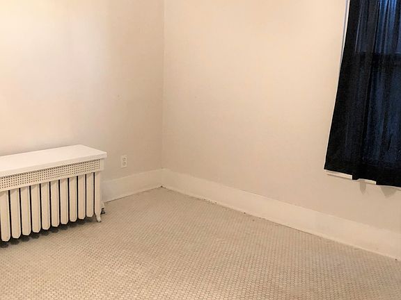 3rd image of 310 N Elm St #10