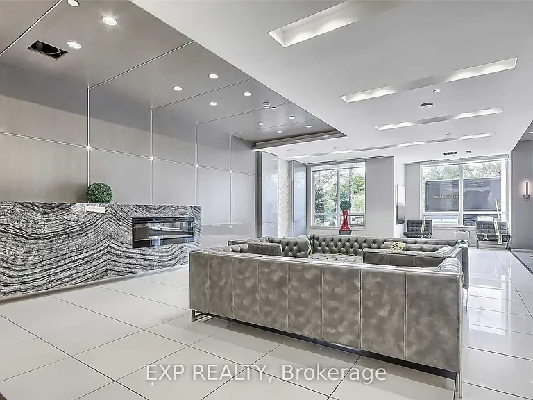 7167 Yonge St #523 — Photo 4