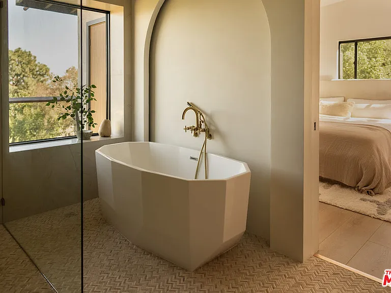 7802 Torreyson Dr — Photo 19