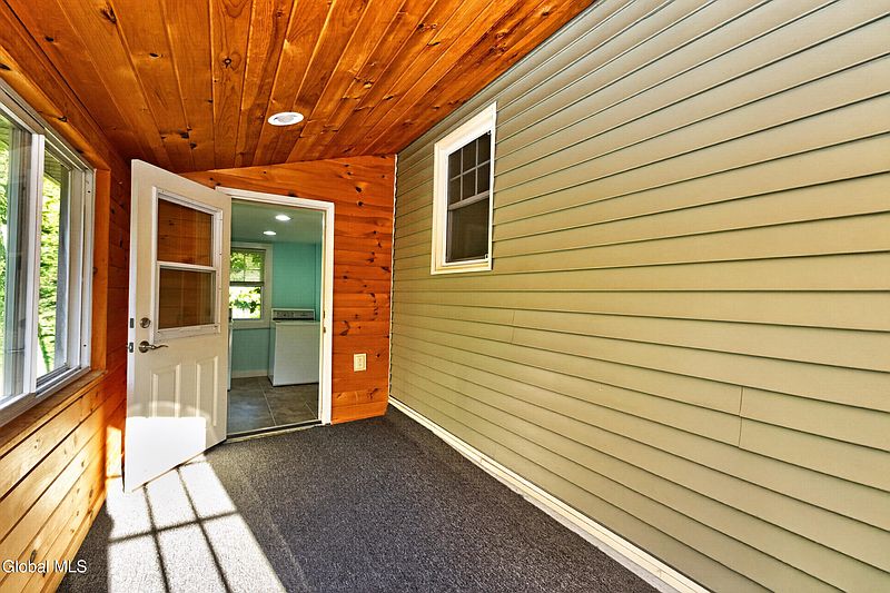 5th image of 1059 Sacandaga Road