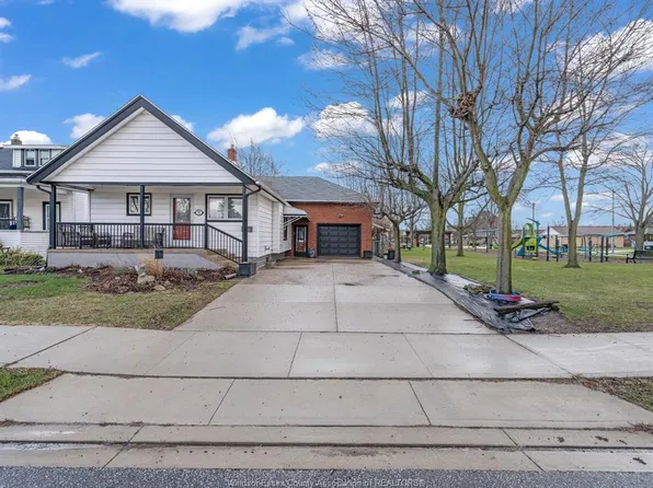 24 Melrose Ave, Leamington, ON N8H 2H8