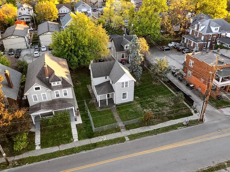 E 17th Ave — Photo 4