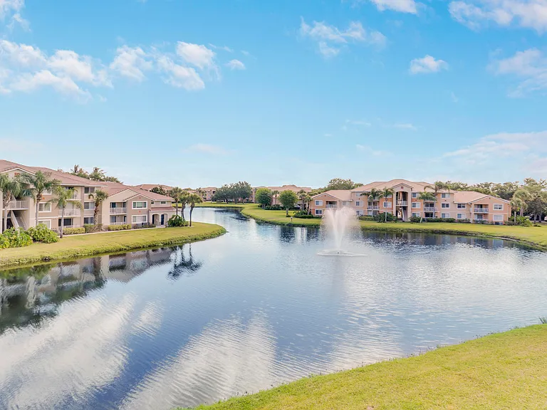 141 SW Palm Dr #306 — Photo 6