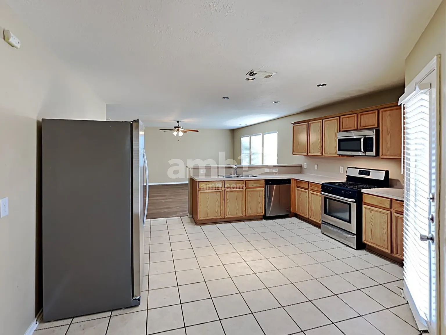 4 bed, 2.5 bath, 2161 sqft, $2,160 — Photo 3