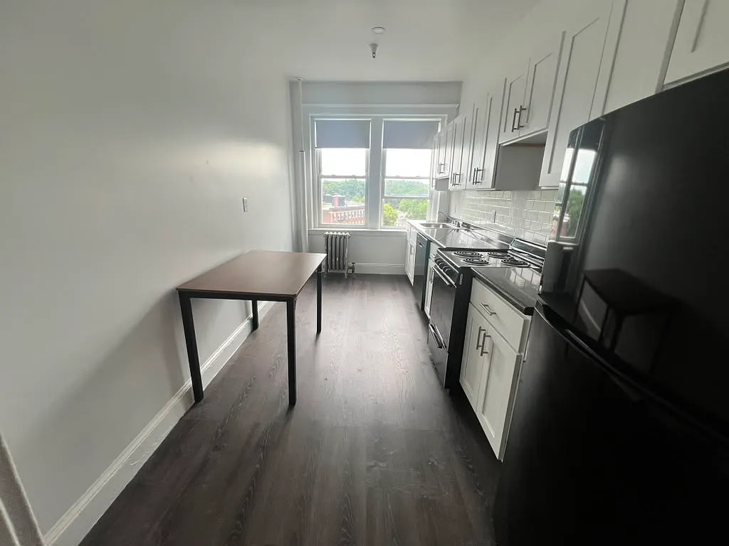 1 bed, 9999 sqft, $2,425 — Photo 3