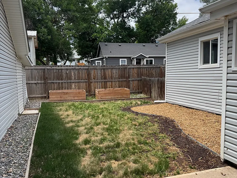 308 Charlotte St — Photo 18