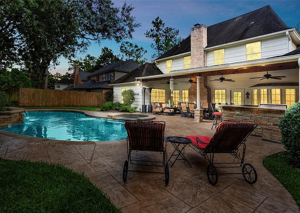 WELCOME HOME TO 15918 Maplehurst in the amazing community of Champion Forest!! Get ready to be in awe with this amazing home and the STUNNING backyard oasis!