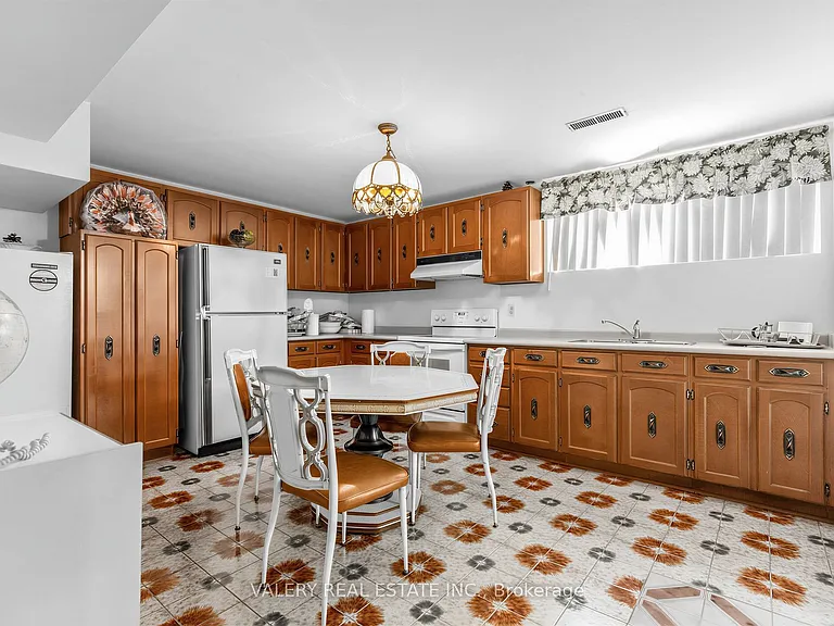 370 Maple Leaf Dr — Photo 35