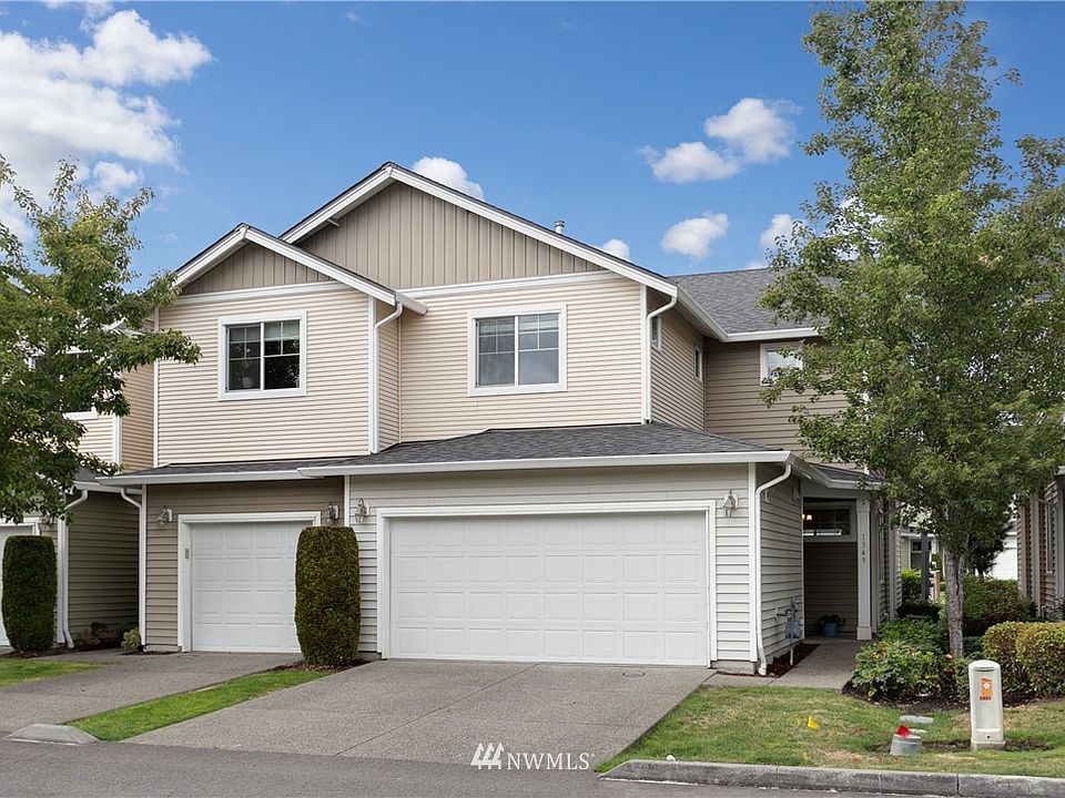 Townhouse, with 2-car garage, end unit (listing on right side)