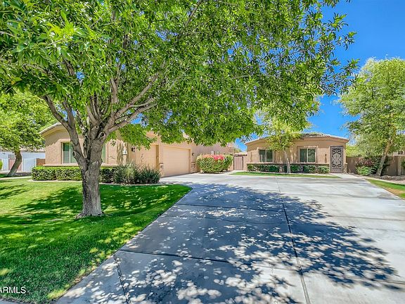 3rd image of 2810 E Desert Ln