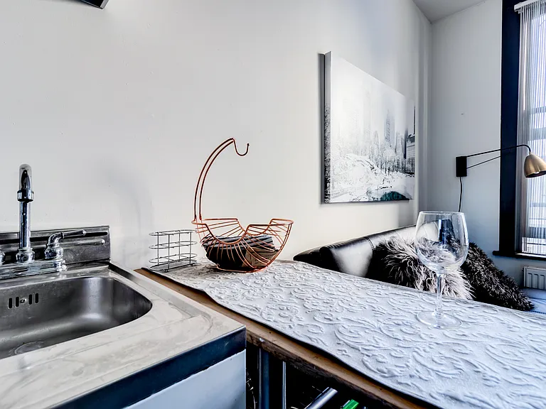 423 W 8th St #313 — Photo 7