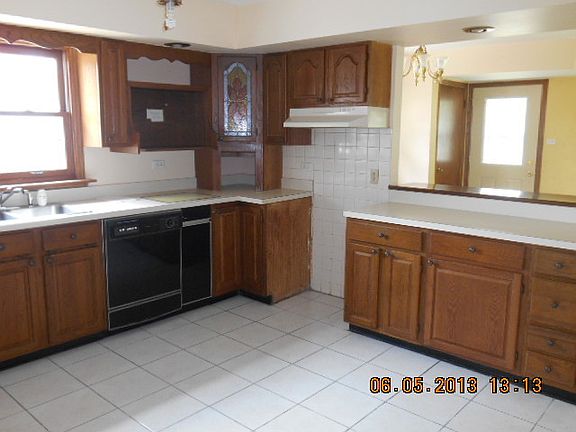 4th image of 8131 S Sayre Ave
