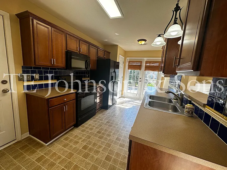 108 Greenway St — Photo 5