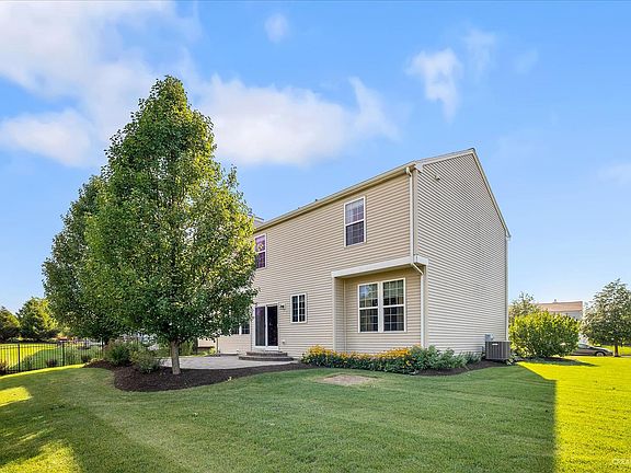 3rd image of 3502 Crestwood Ln