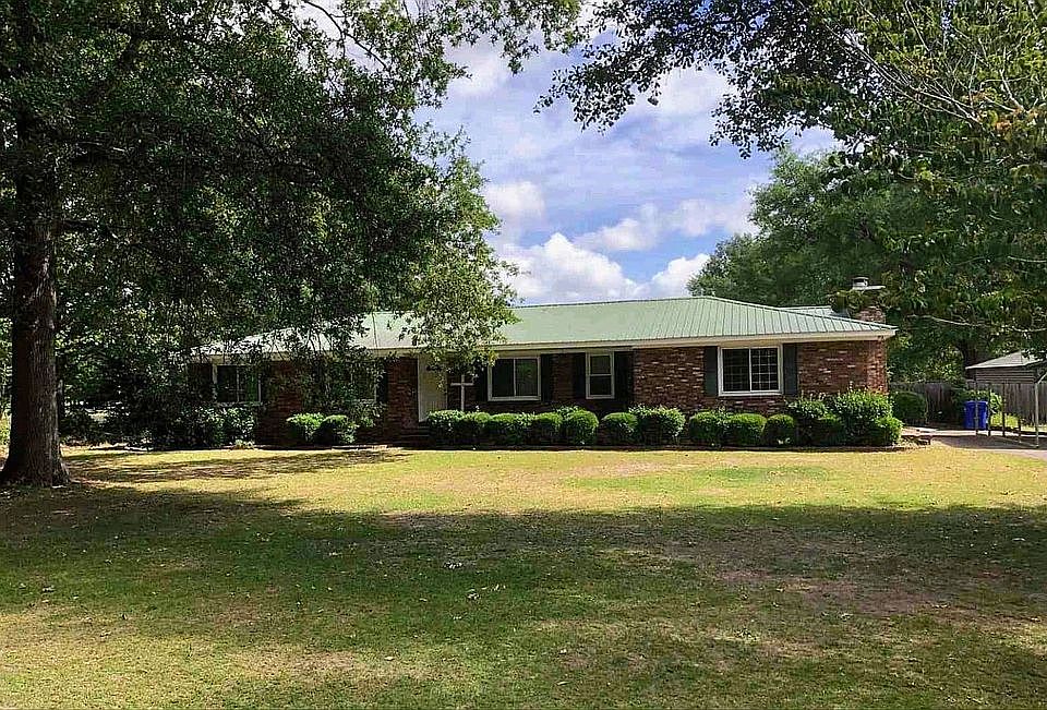 Front Lawn & Front of House