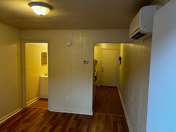 4th image of 410 Pearl Dr #D