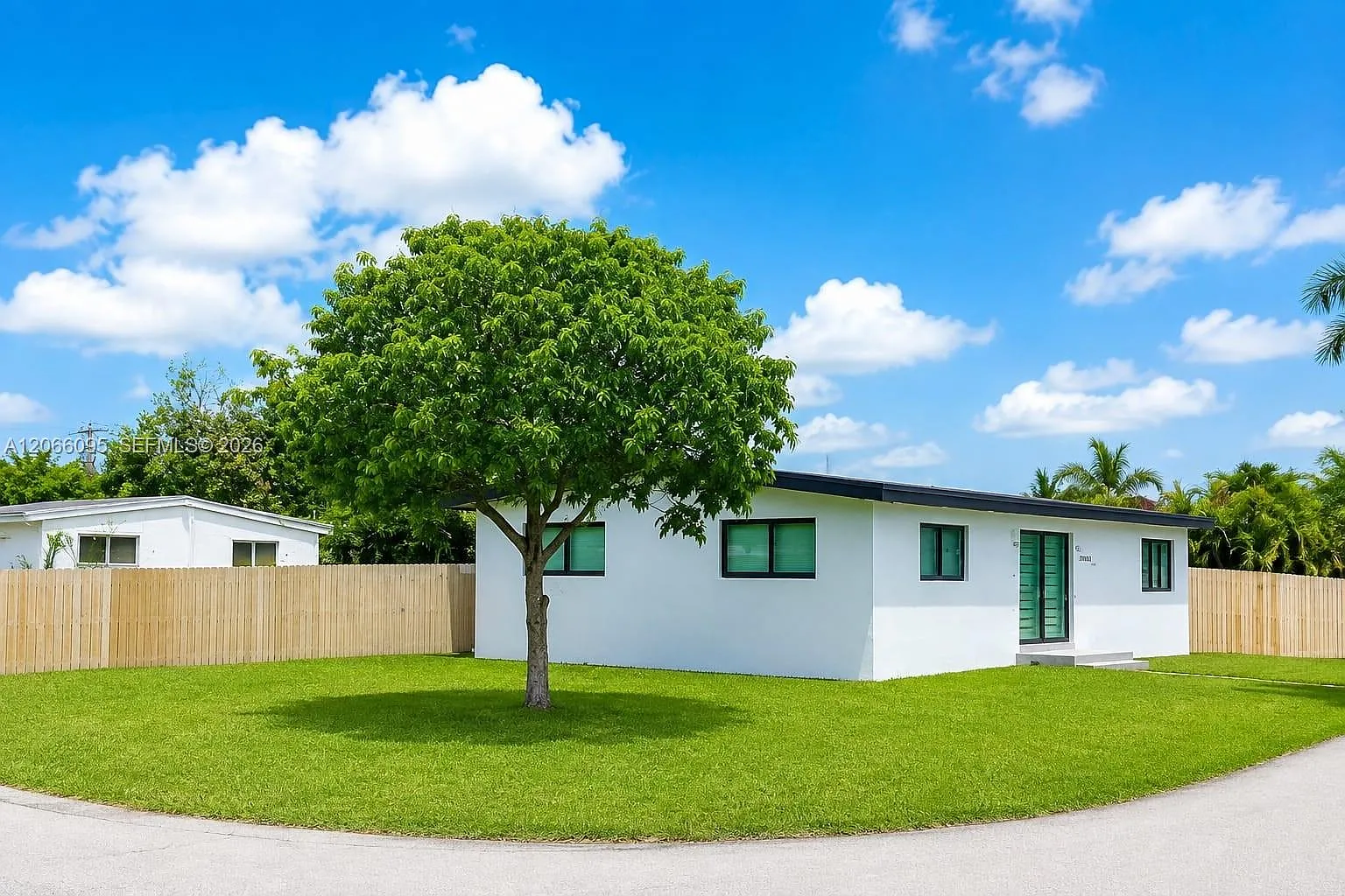 Redland Villas Rev — Photo 1