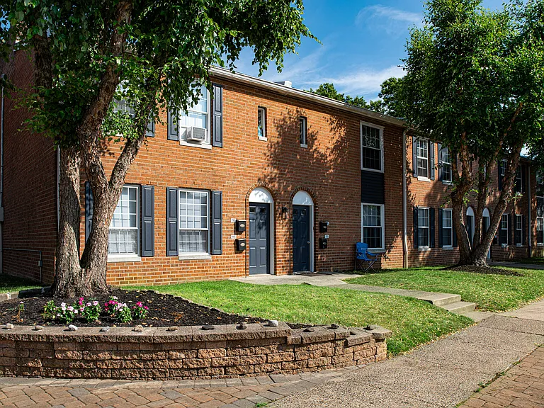 Rushwood Apartments — Photo 8