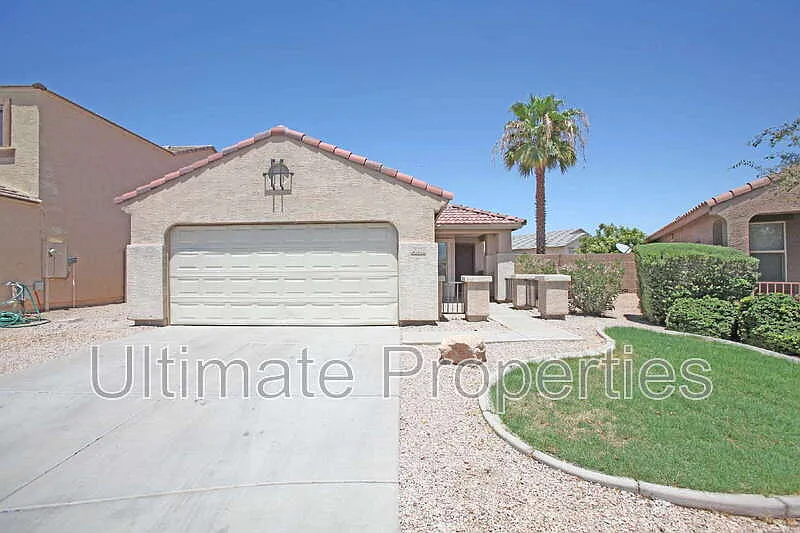 3 bed, 2.0 bath, 1204 sqft, $1,795 — Photo 1