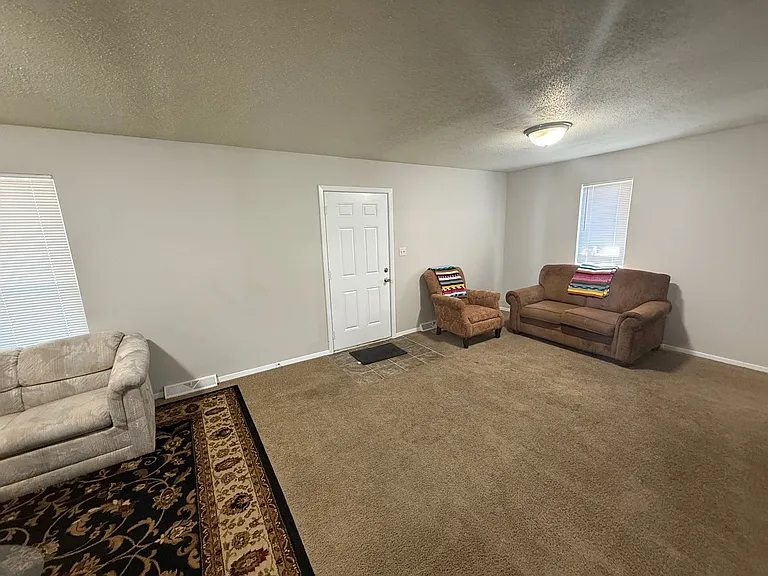 205 Wheaton Ct — Photo 5