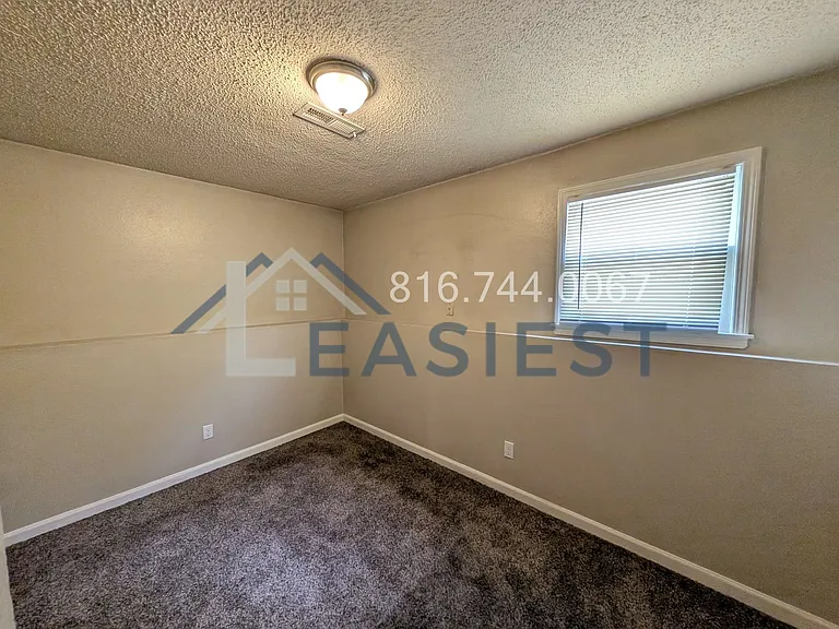719 NE Barnes Dr #D — Photo 12