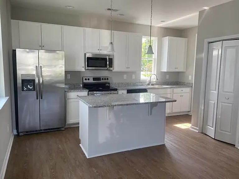 3517 Fountain Ln — Photo 2