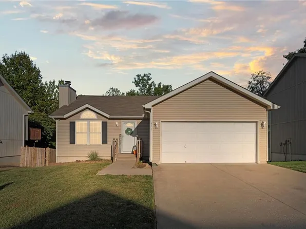 411 N Queen Ridge Ave, Independence, MO 64056