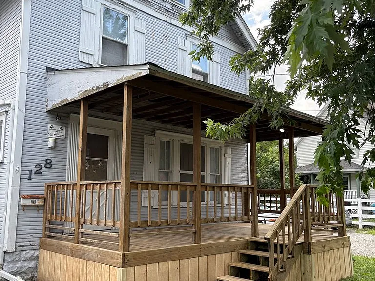 128 N Seffner Ave — Photo 2