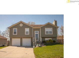 611 NW Whitney Dr, Grain Valley, MO 64029