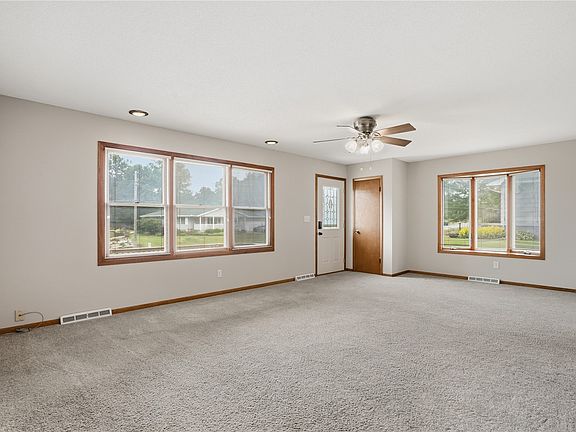 5th image of 101 Country Club Dr
