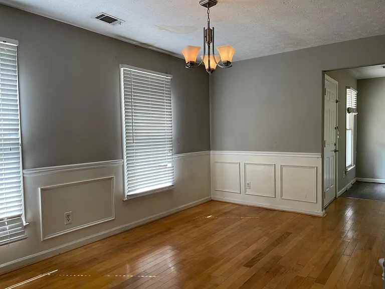 1231 Della Way — Photo 10