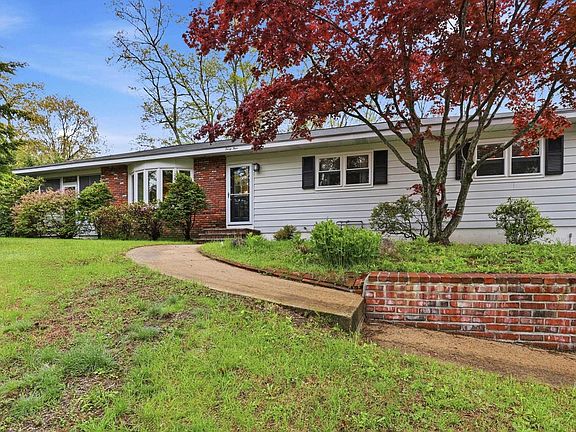 3rd image of 34 Beverly Drive