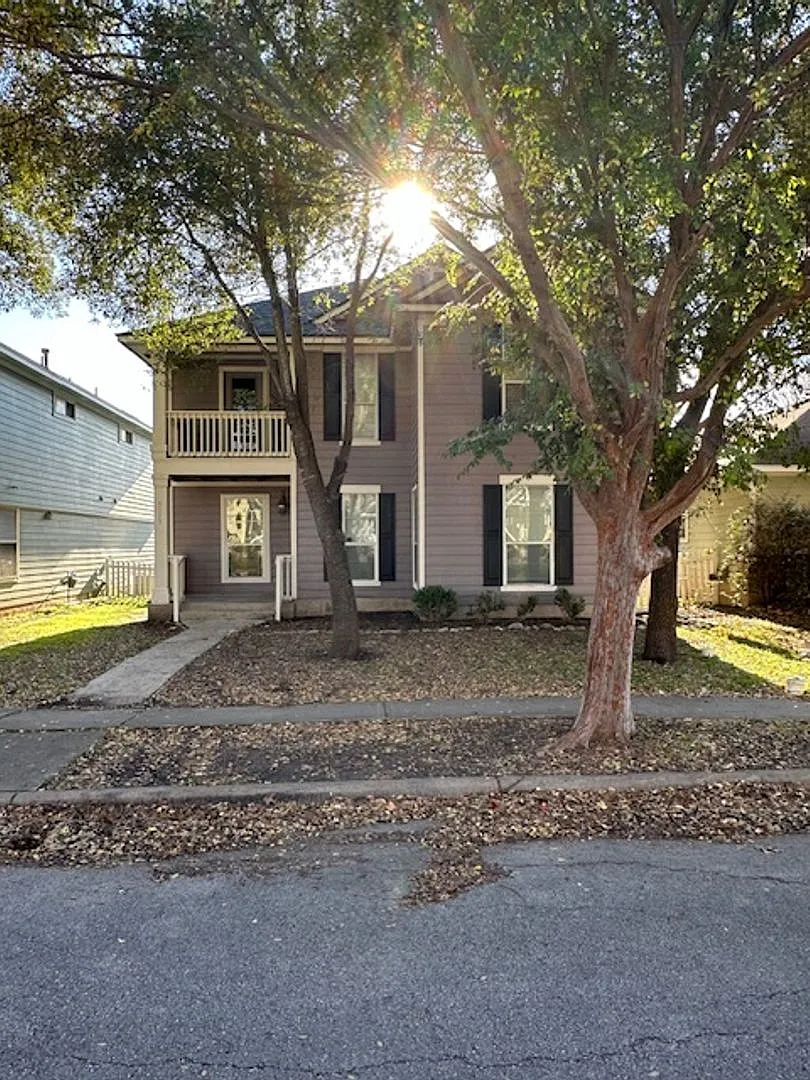 Great 4 Bedroom Home In Plum Creek — Photo 2