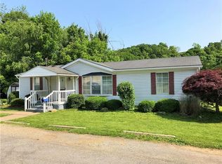 38 1st St, Ellwood City, PA 16117