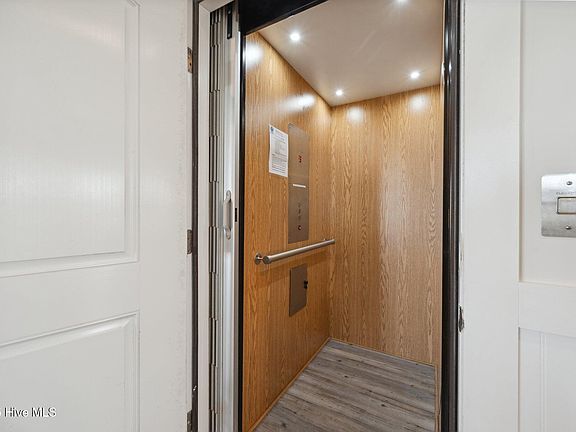4th image of 114 SE 72nd St