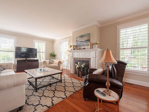 4th image of 2909 S Somerset Pl