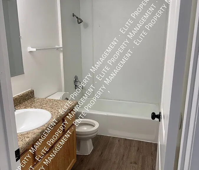 325 E 1000 N #4 — Photo 13