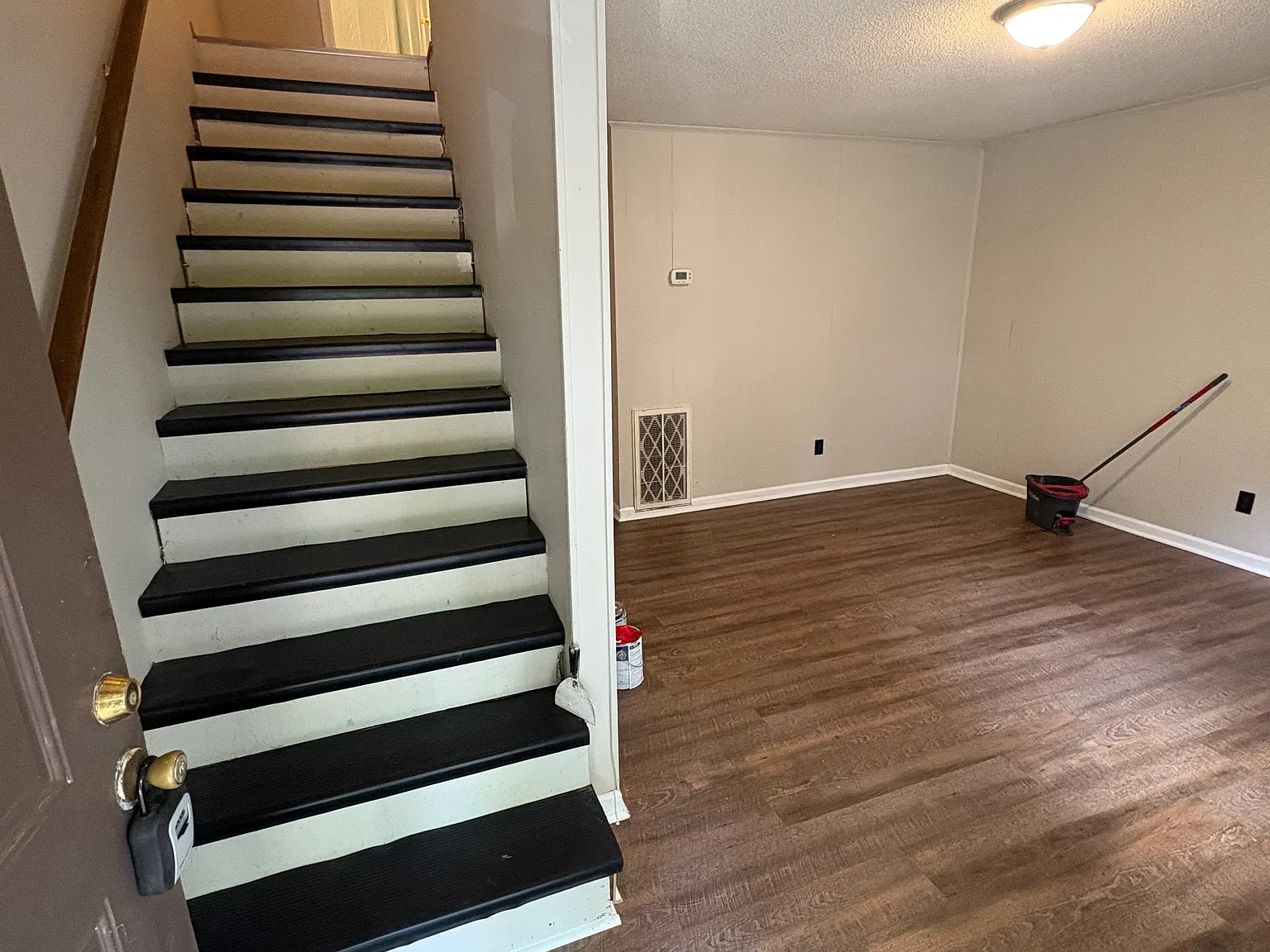 2 bed, 1.5 bath, 950 sqft, $1,150 — Photo 2
