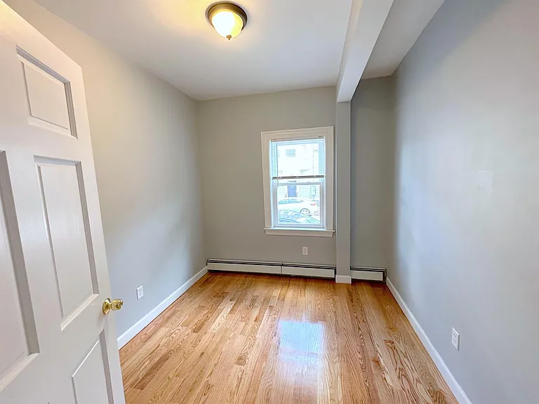 295 Windsor St — Photo 4